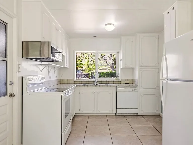 1032 Kainui Dr — Photo 4