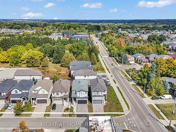 3rd image of 321 Carriage Way