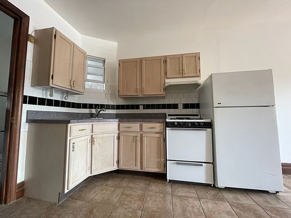 5th image of 162 7th Ave APT C1