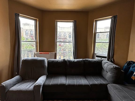 3rd image of 947 Avenue Street John #3A