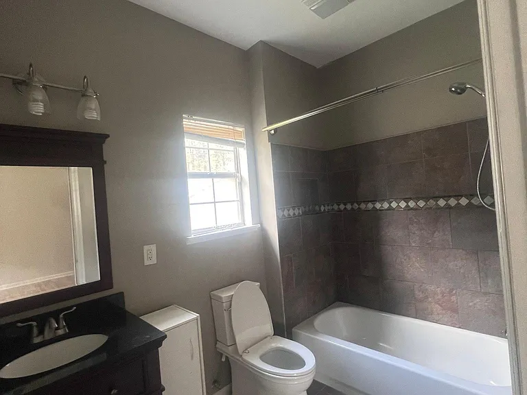 124 Parklane Pl — Photo 3