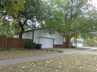 202 S 3rd St, Lindsborg, KS 67456