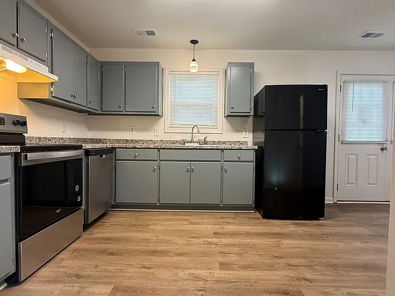 160 2nd St #110 — Photo 14