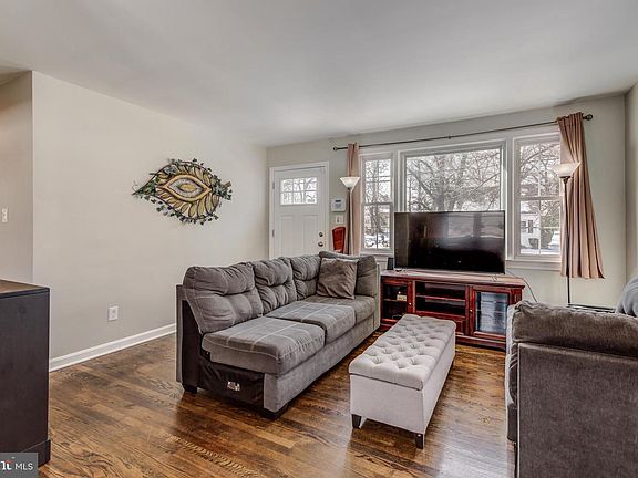 5th image of 8106 Redview Dr