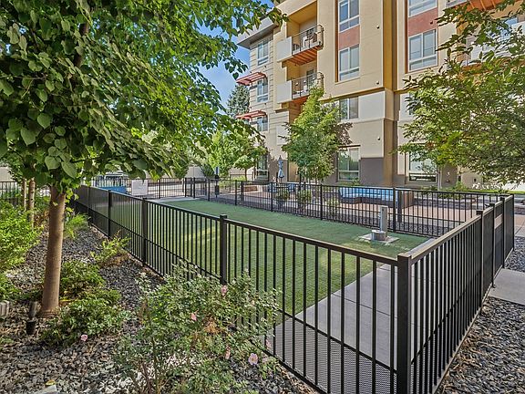 CherryCreek_amenity_pet park_2006