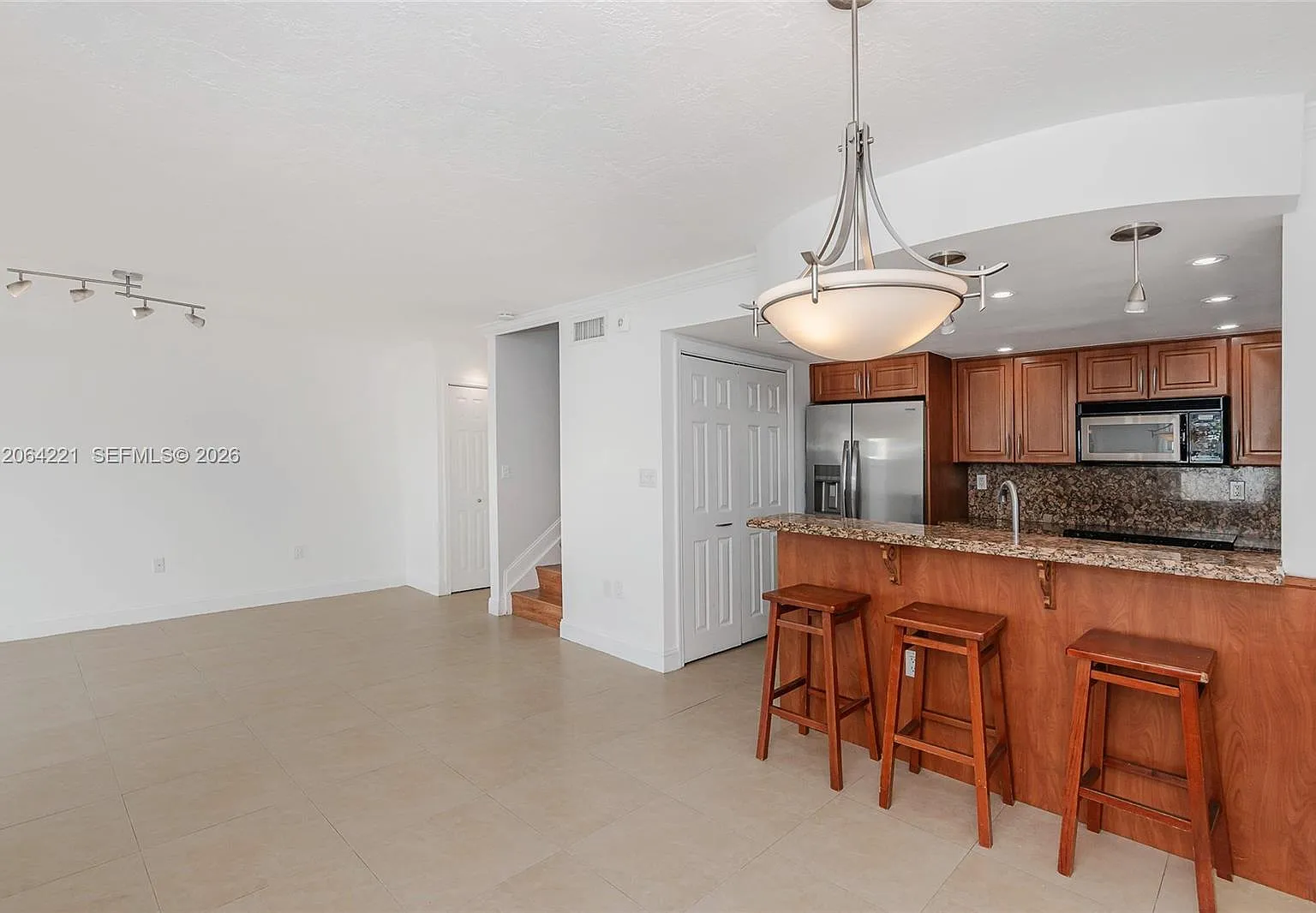 Gables Point Condo I — Photo 3