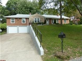 1337 Kroeger Dr, Saint Louis, MO 63135