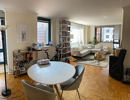 1st image of 1 Irving Pl APT V7g