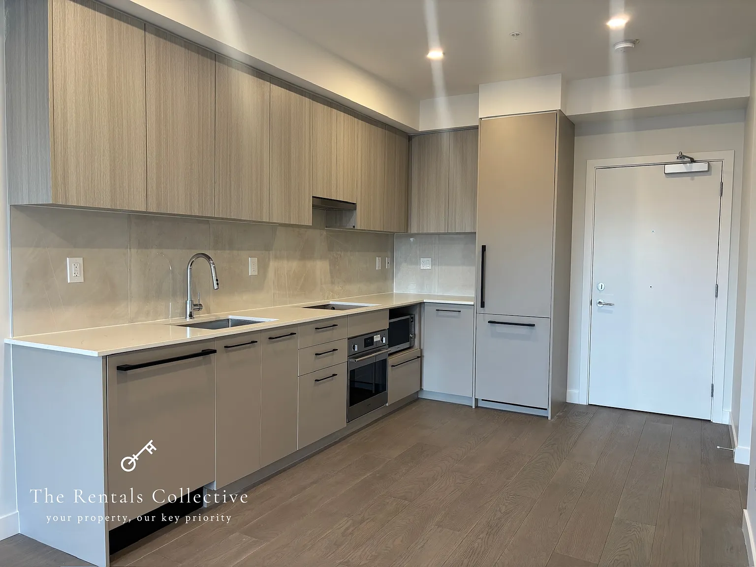 2 bed, 734 sqft, $2,300 — Photo 3