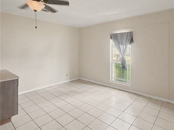 4th image of 301 E Hall St
