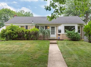 584 Plainview Rd, Plainview, NY 11803