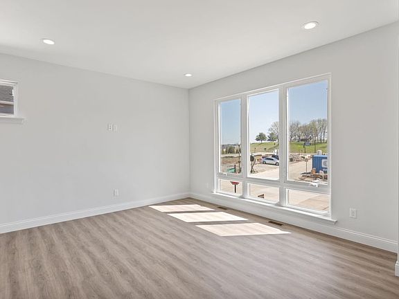 4th image of 52 Pheasant Ring Dr