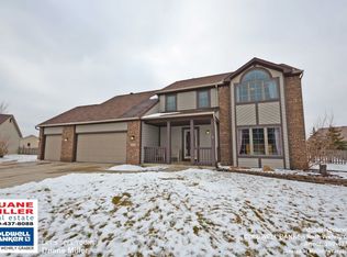 10428 Lake Sebago Dr, Fort Wayne, IN 46804