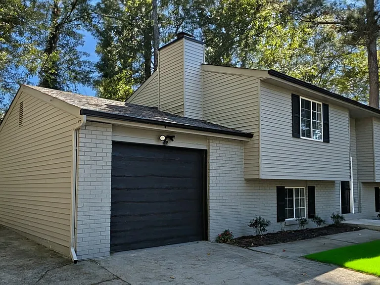 3414 Dearwood Dr SW — Photo 3