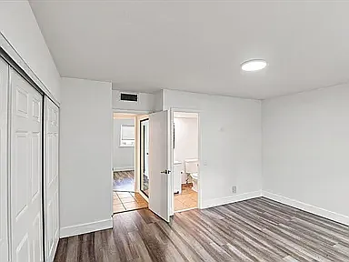 5121 W Oakland Park Blvd — Photo 2