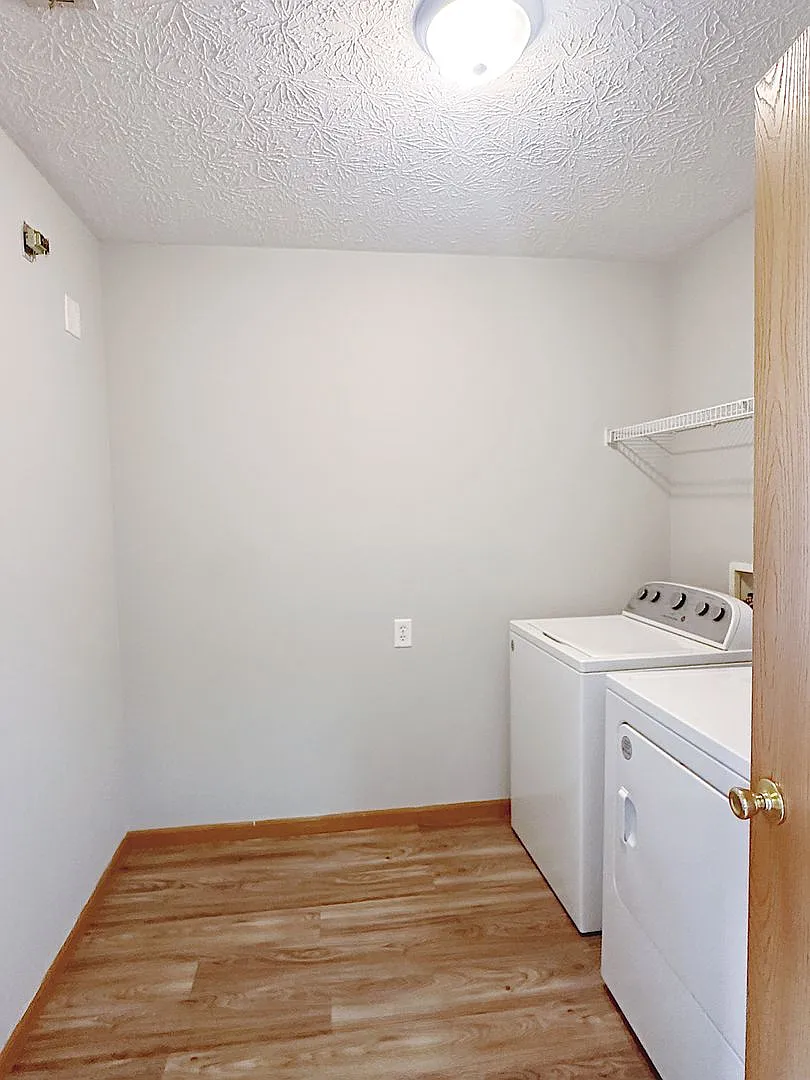 Spacious 3-Bedroom, 2-Bath with 2-Car Attached Garage! — Photo 4