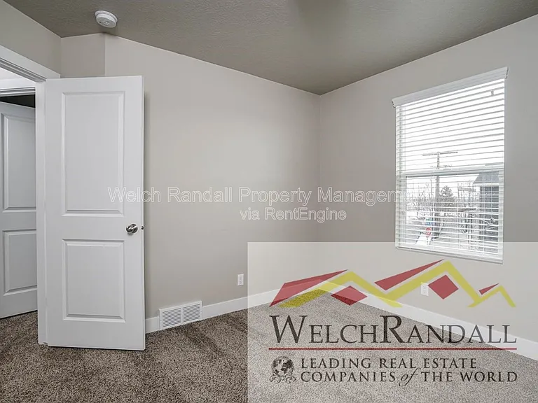 2542 S Andover St — Photo 21