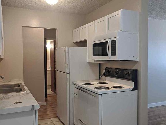3rd image of 2140 Barclay St #304