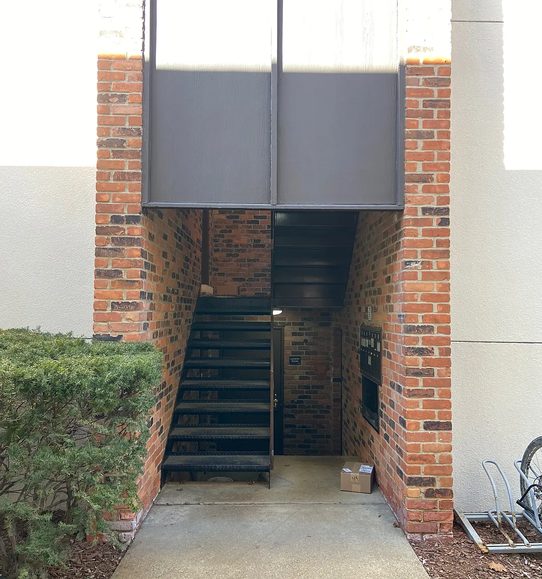 3 bed, 945 sqft, $2,700 — Photo 3