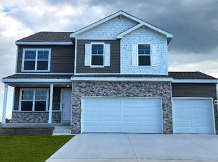 5104 168th St, Urbandale, IA 50323