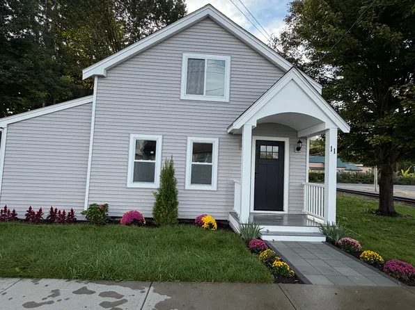 11 Wing St, Fort Edward, NY 12828