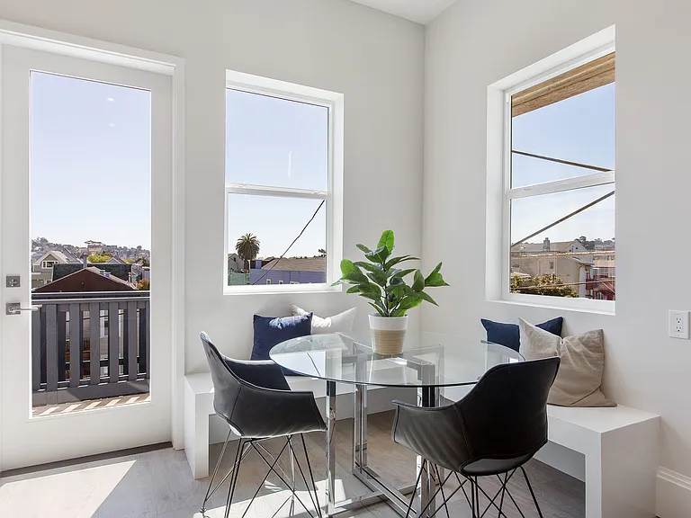 1329 S Van Ness Ave — Photo 14
