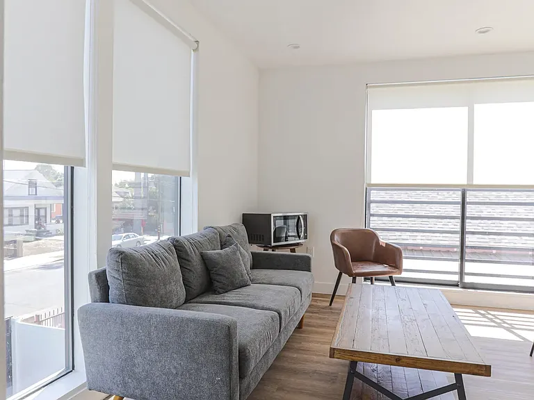 1601 W 35th St #15 — Photo 15