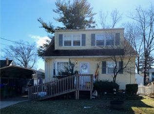 24 Latonia St, Edison, NJ 08817