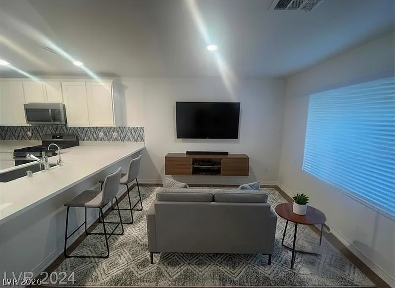 3 bed, 2.5 bath, 1275 sqft, $1,885 — Photo 4