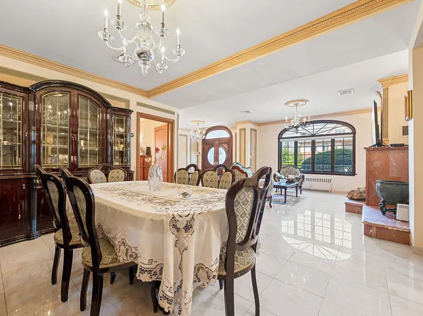 7325 14th Avenue image 7 of 52