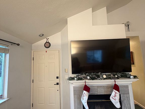 3rd image of 1219 Tea Rose Cir