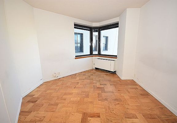 4th image of 415 E 37th St APT 7L