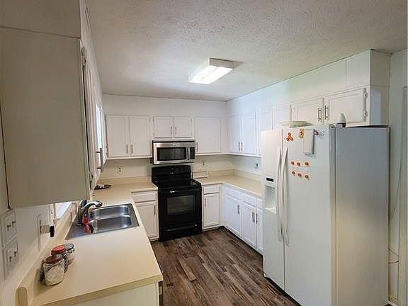5th image of 3950 Rocmar Dr