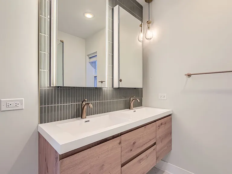 5014 N Rockwell St #1 — Photo 13