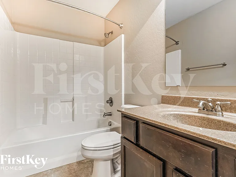 127 E Catclaw St — Photo 14