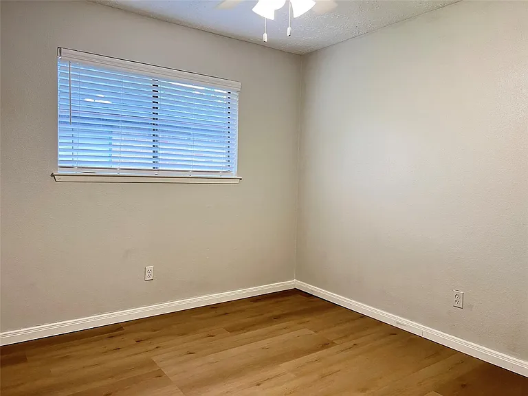 21414 Park Run Dr — Photo 16