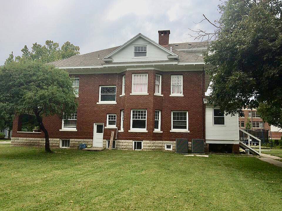 2nd image of 606 East St