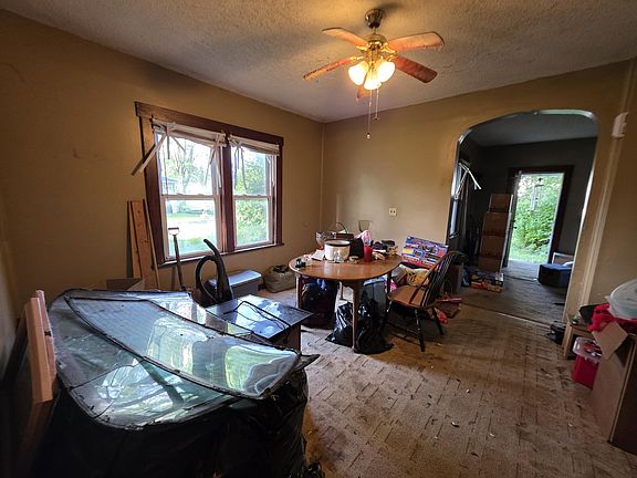 3rd image of 804 S Detroit St