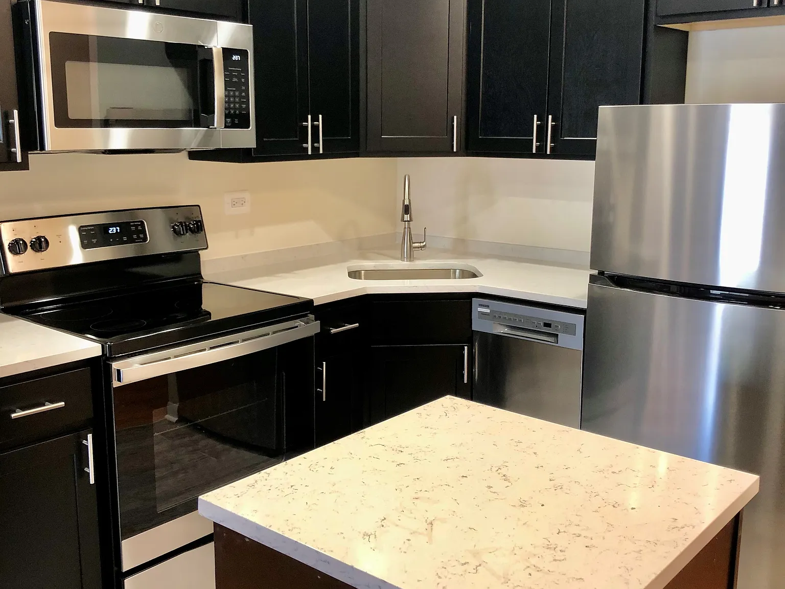 1 bed, 950 sqft, $2,650 — Photo 1