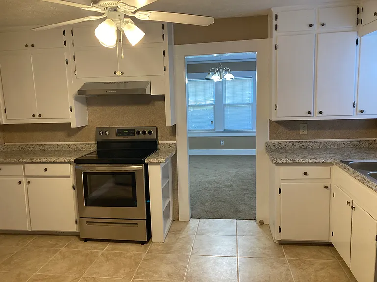 3204 Sherwood Ave — Photo 6