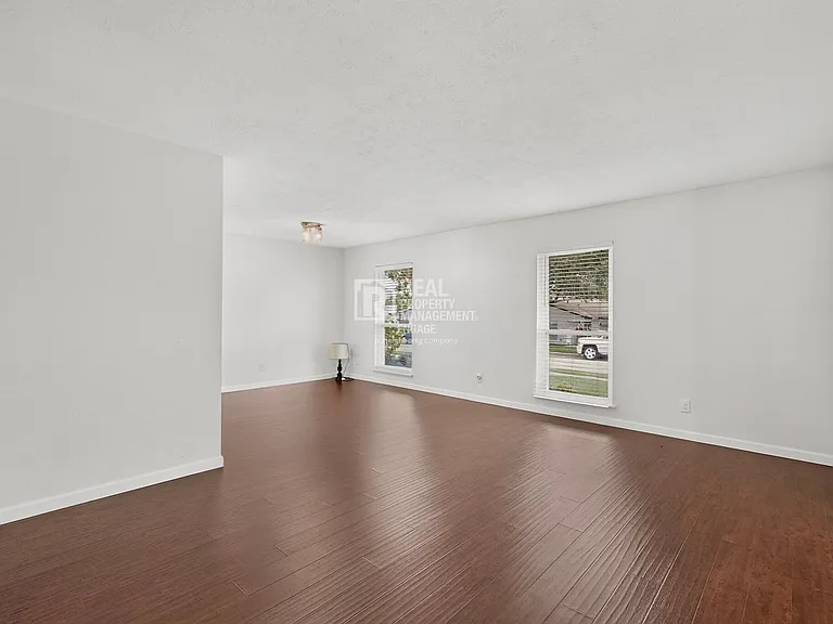 4548 Newcombe Dr — Photo 7