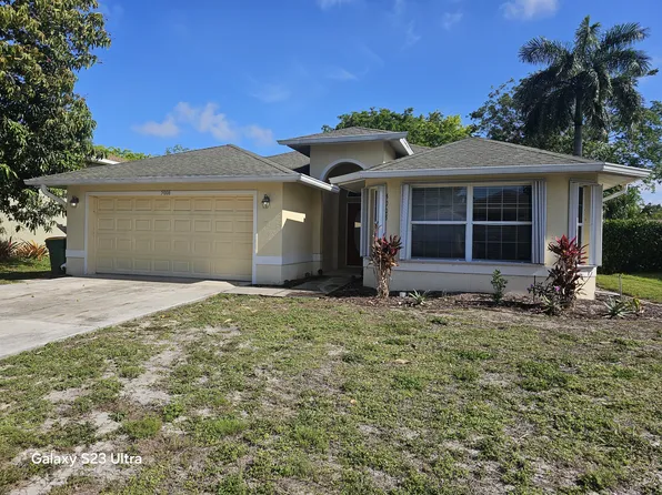 5008 Catalina Ct, Naples, FL 34112