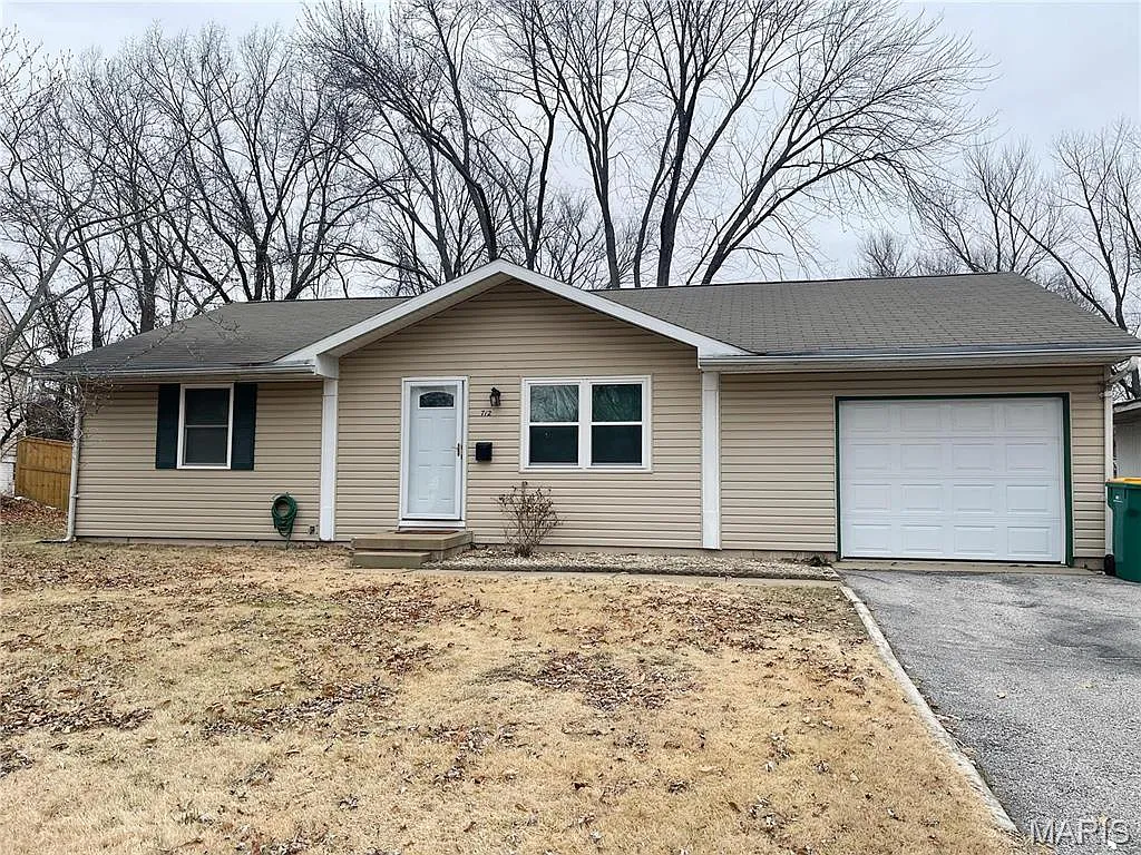 3 bed, 1.0 bath, 1104 sqft, $1,595 — Photo 1