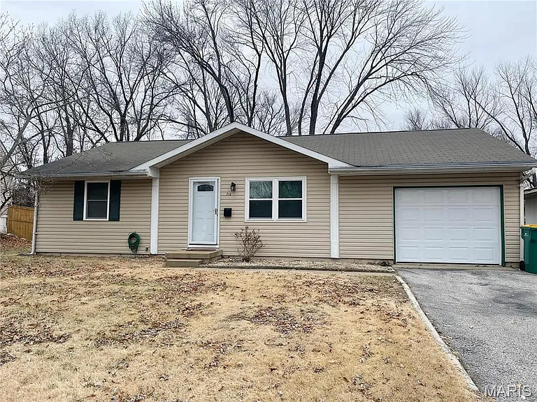712 Juniper Dr — Photo 1