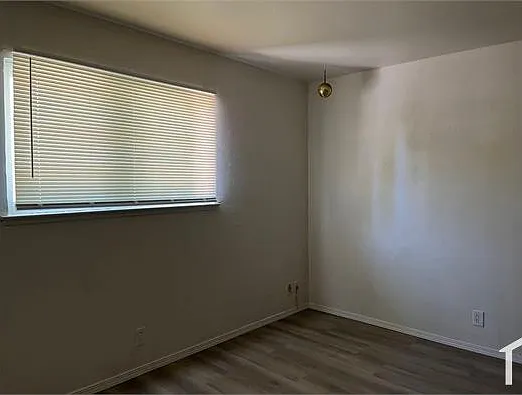 2 bed, 700 sqft, $2,400 — Photo 3