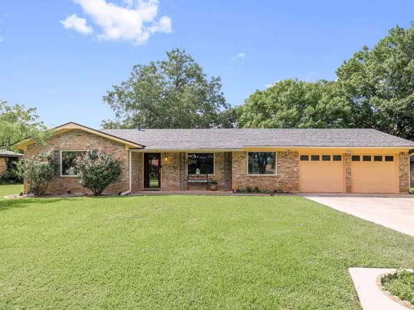 1703 Southgate Dr, Brownwood, TX 76801