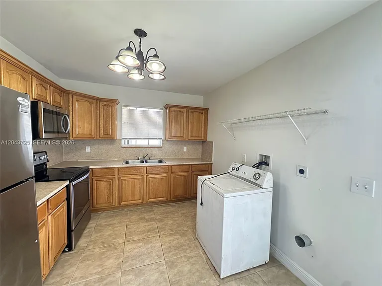 2235 Farragut St — Photo 6