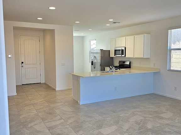 4th image of 3206 E Baler Dr