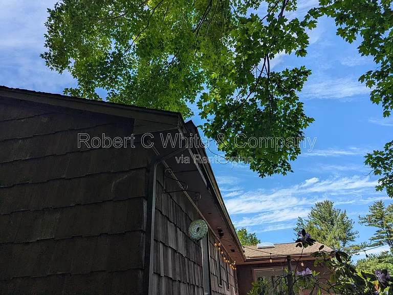 1040 Daniels Farm Rd — Photo 5