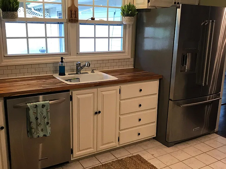 Kitchen with recess lights & ceiling fan